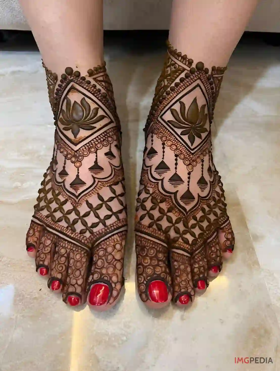 Simple Bride Legs Mehndi Design