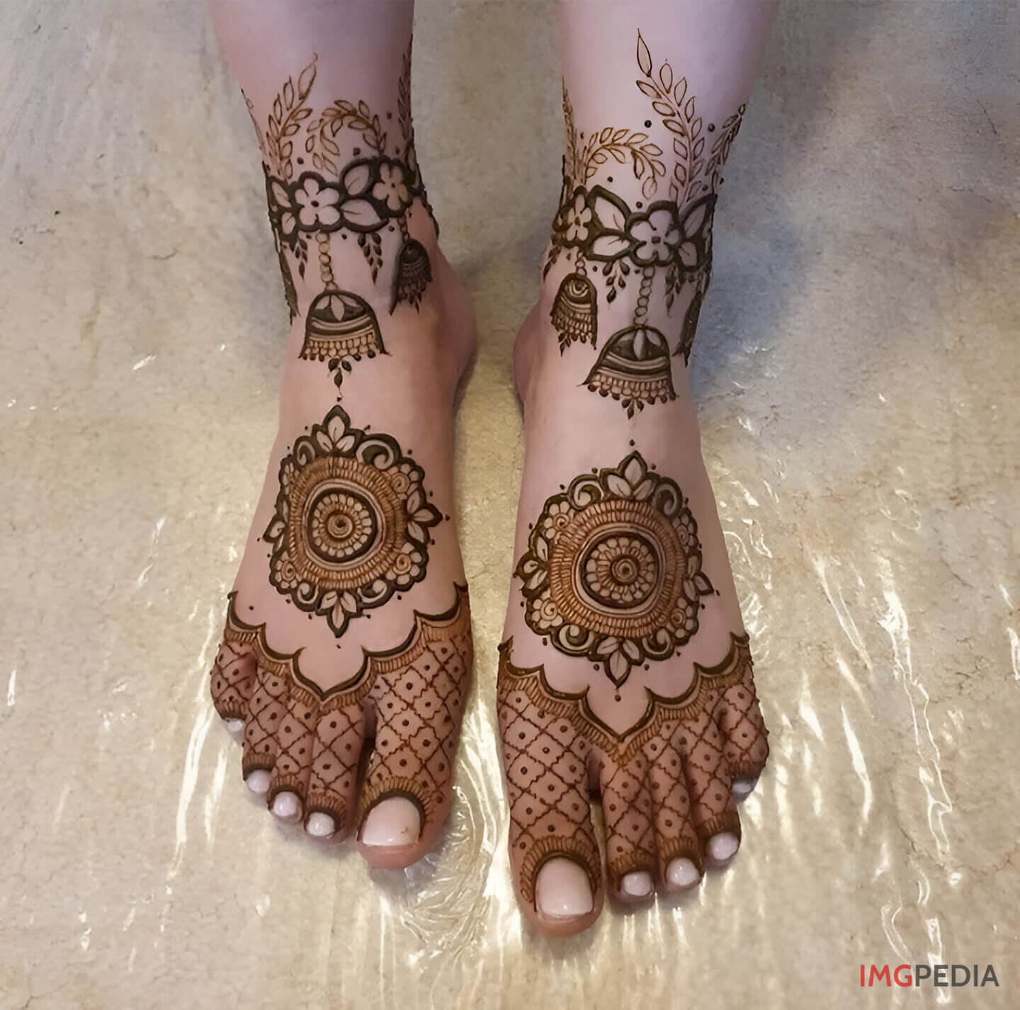 Bridal leg mehandi design 5