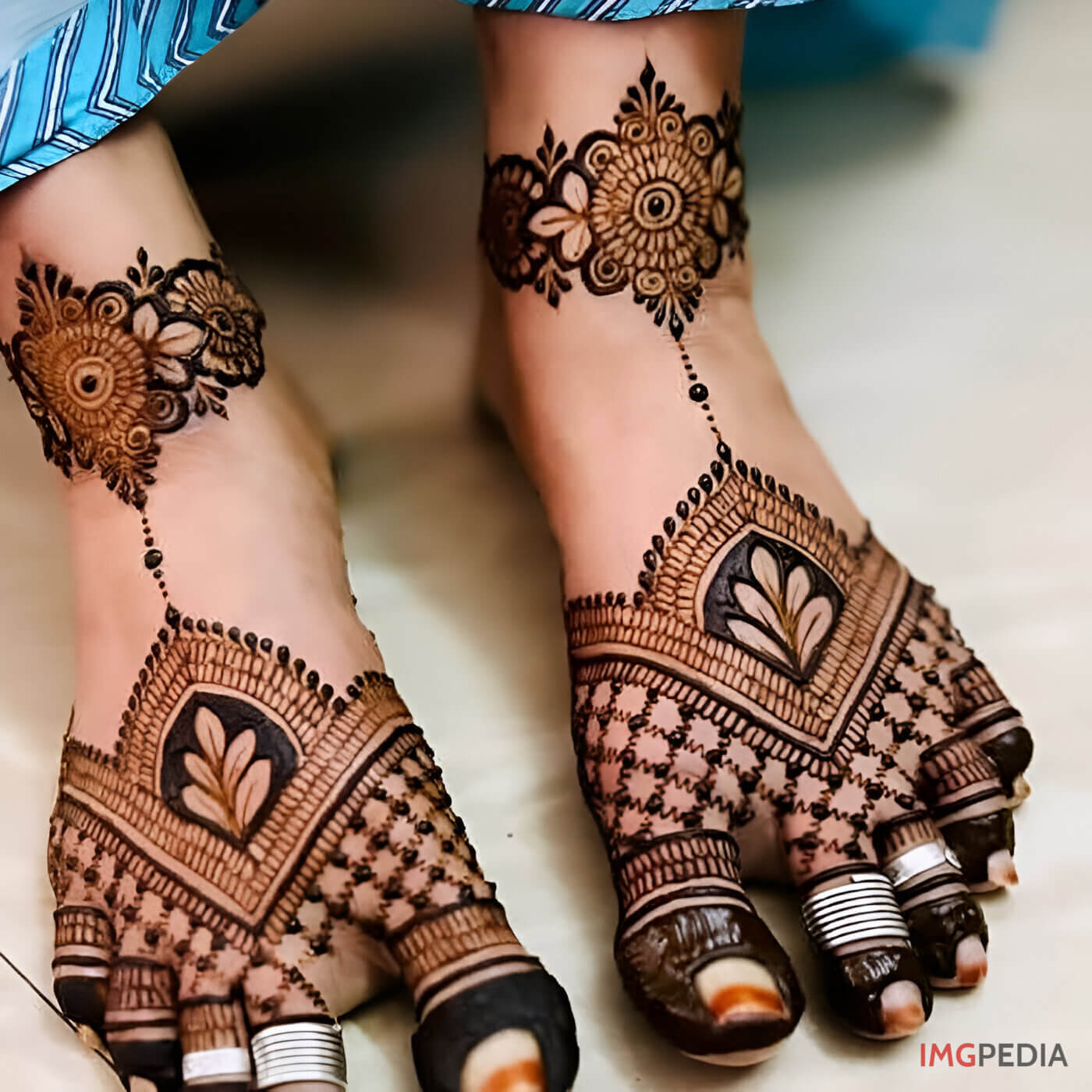 Floral leg mehandi design 1