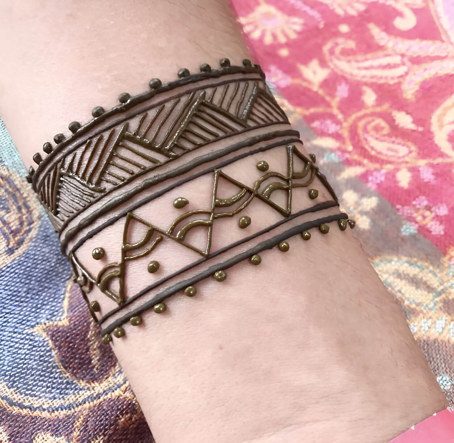 bold pattern mehandi design 3