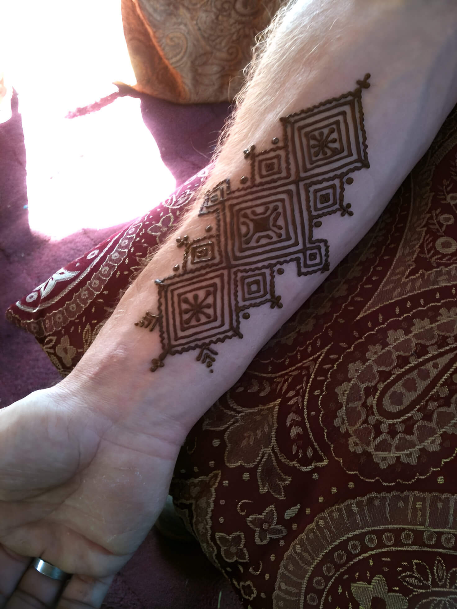 bold pattern mehandi design 4