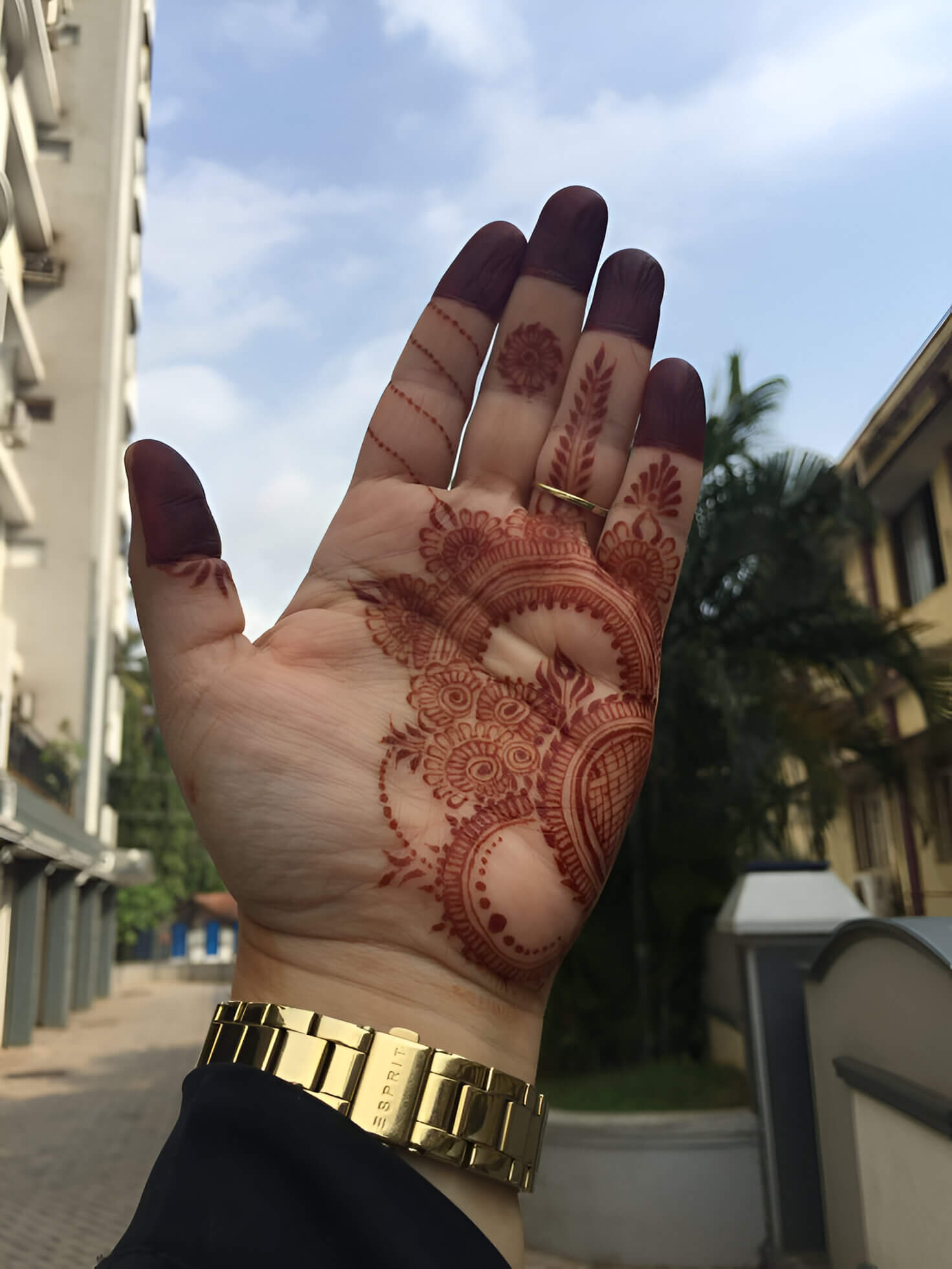 simple and minimalist mehandi design 1