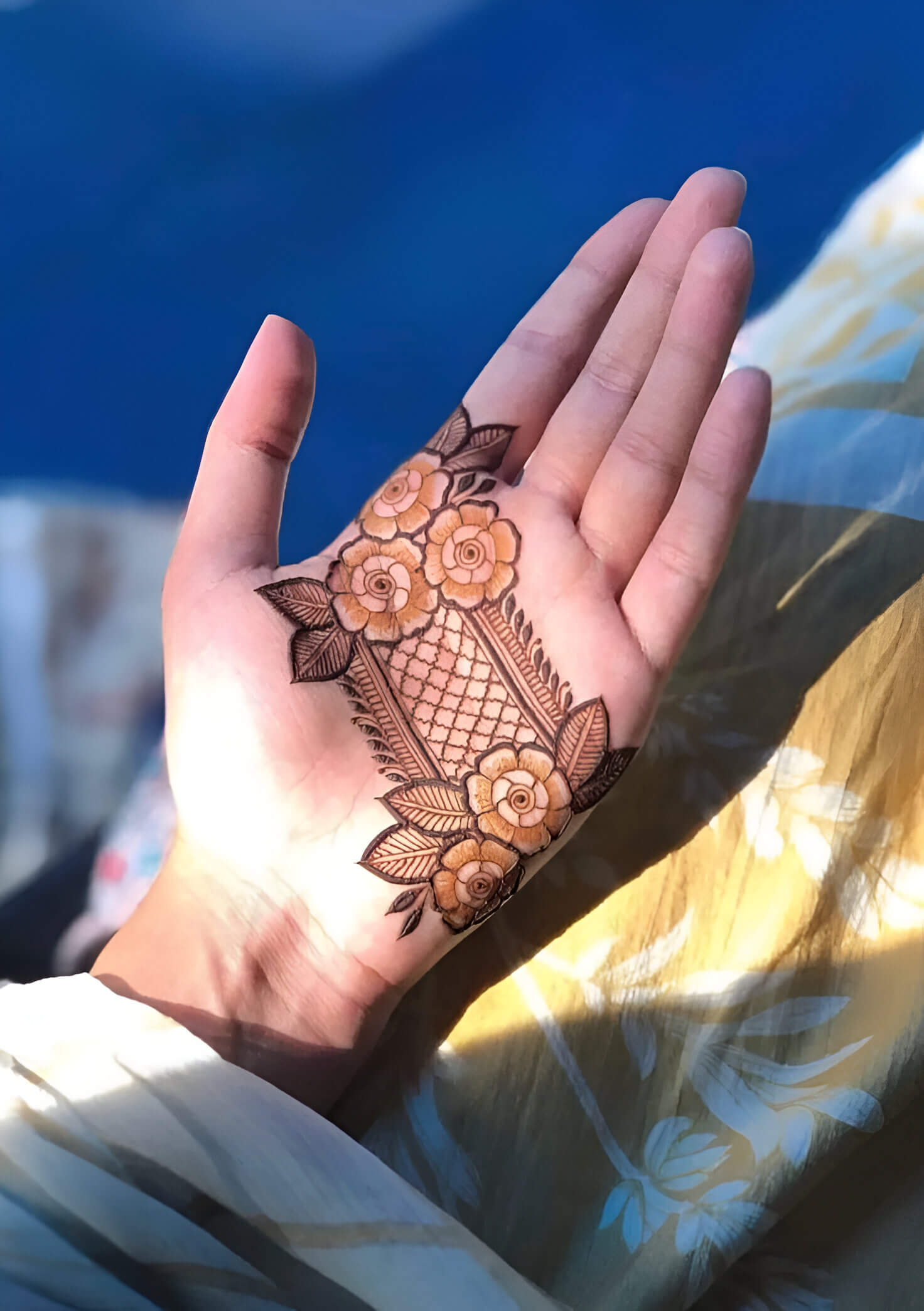 simple and minimalist mehandi design 3