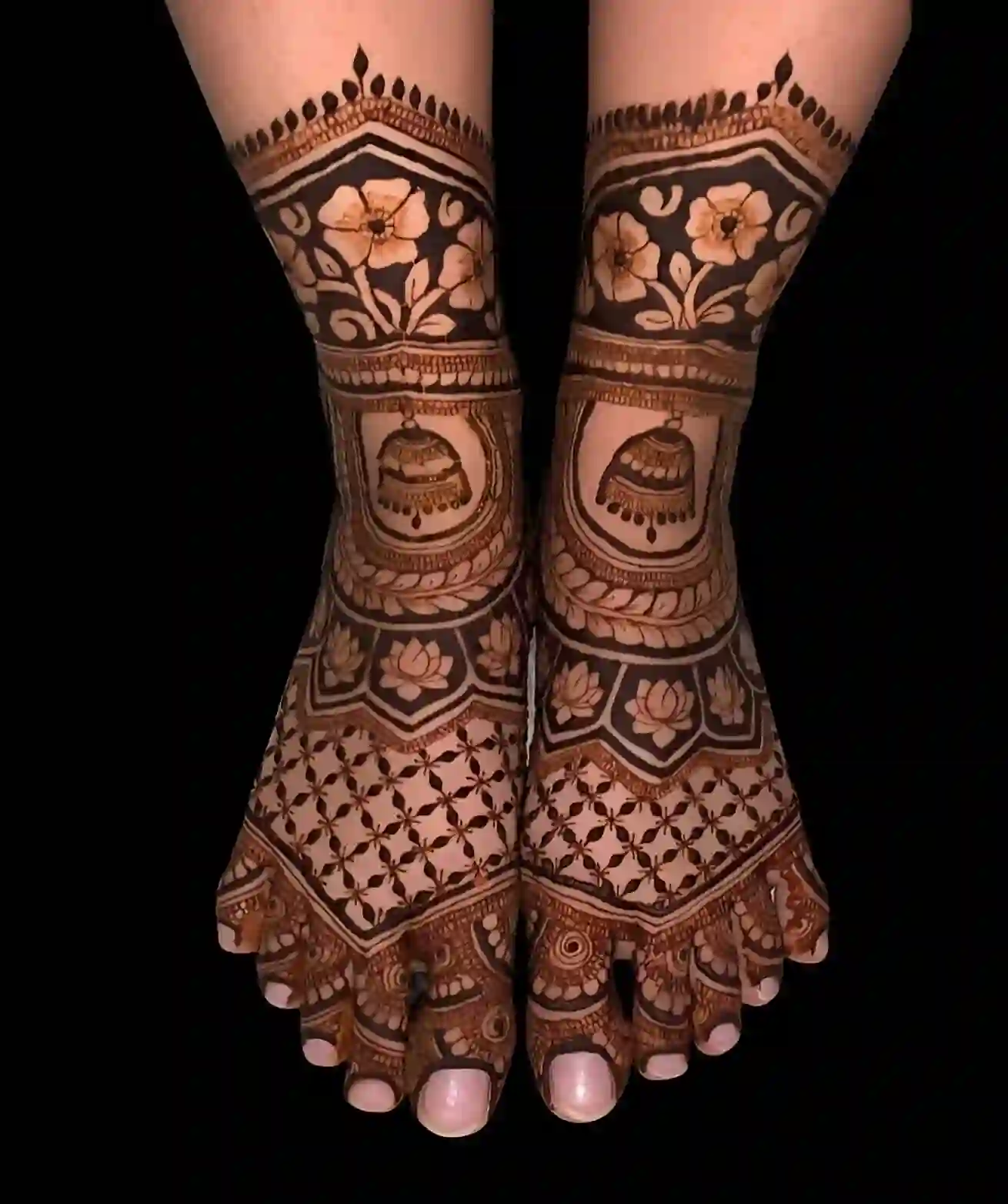 Traditional Leg Mehndi Design