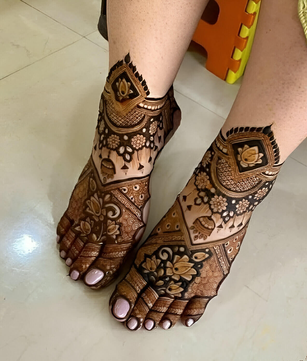 traditional indian leg mehandi design 4