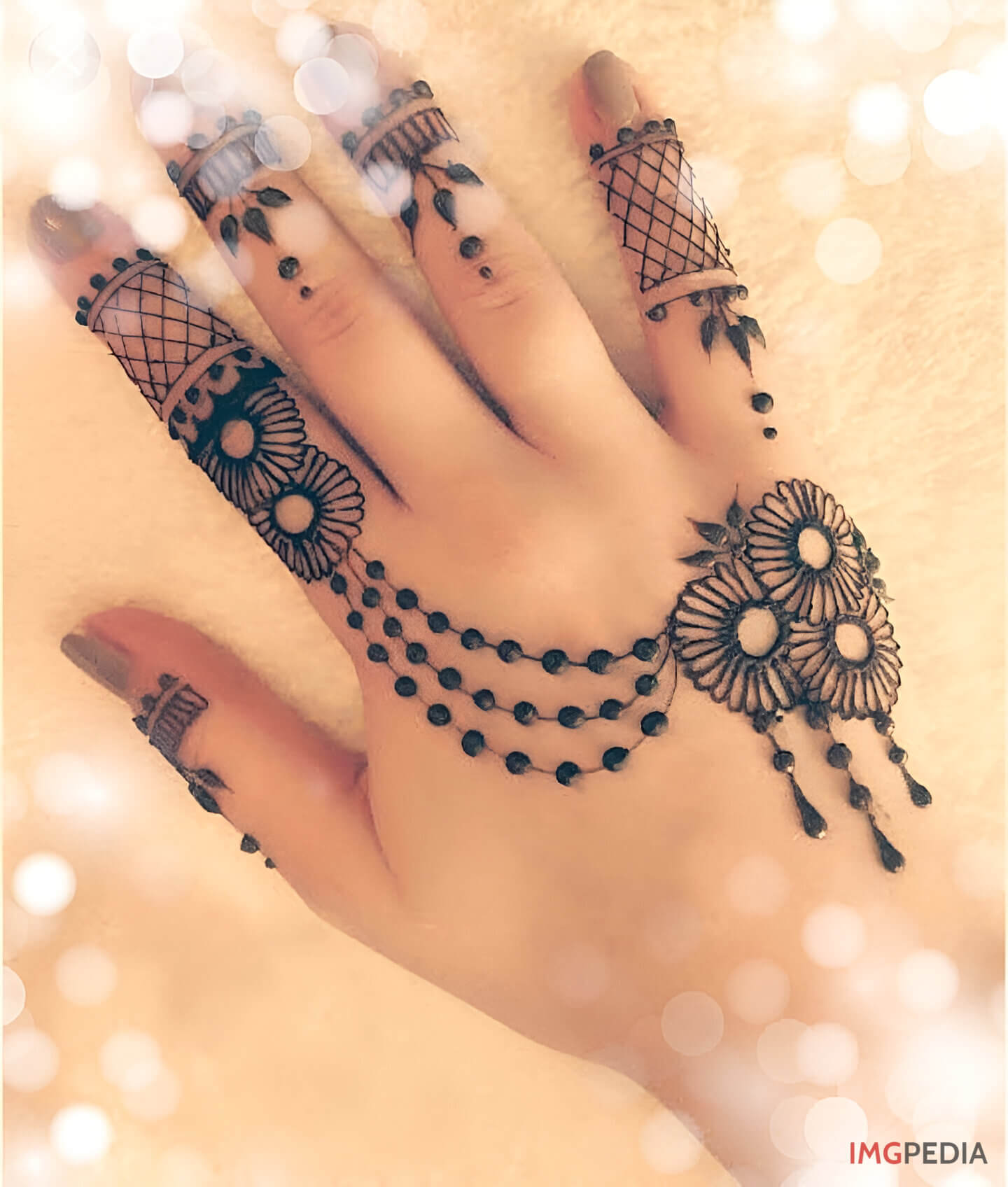 Dots and Lines mehandi design 1