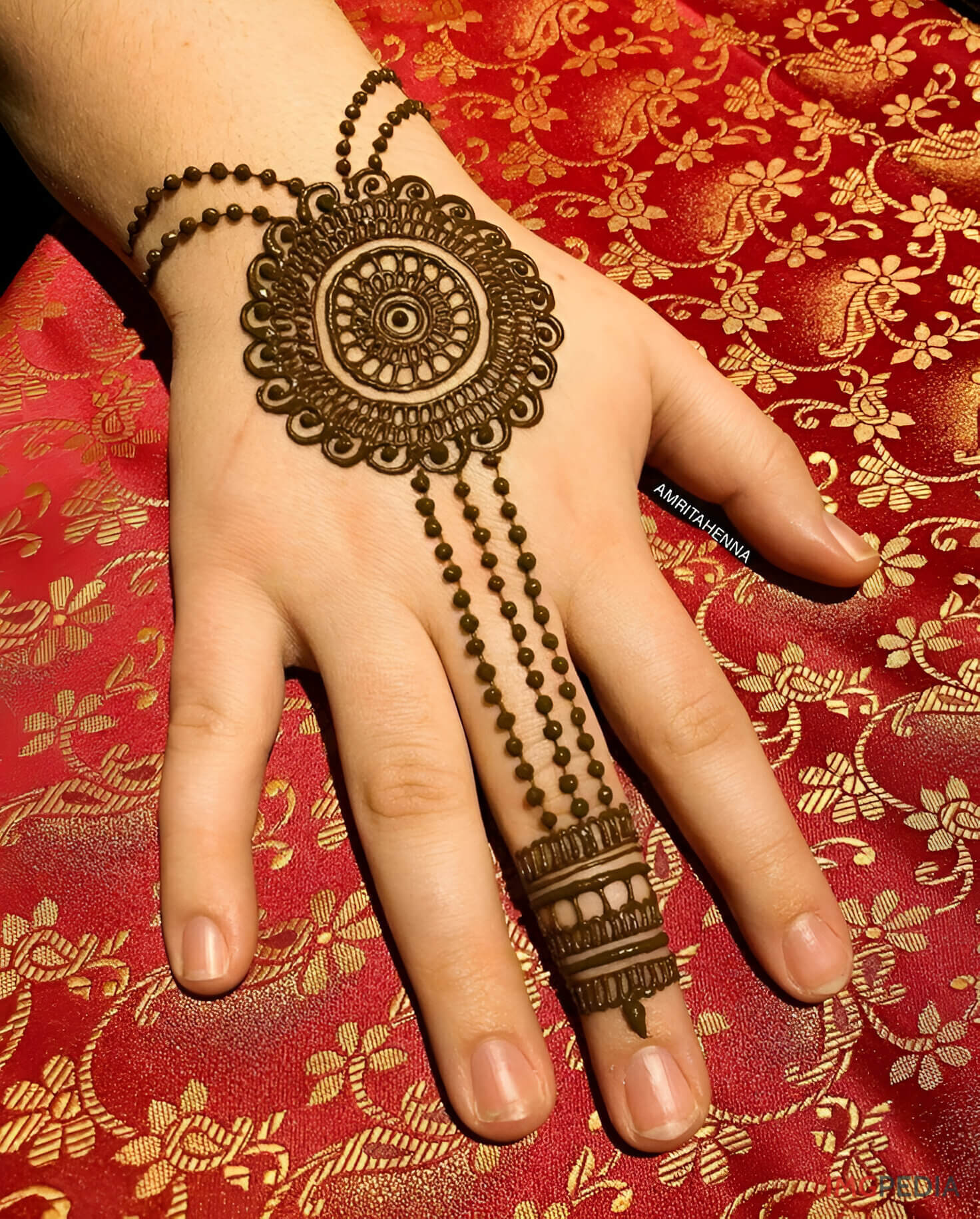 Dots and Lines mehandi design 5