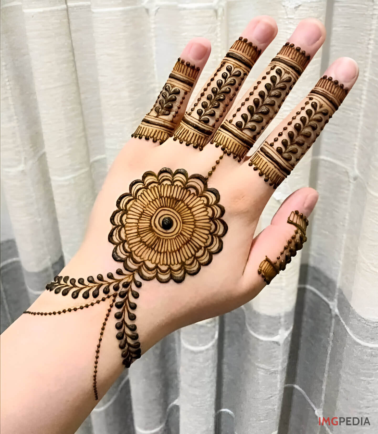 Dots and Lines mehandi design 7