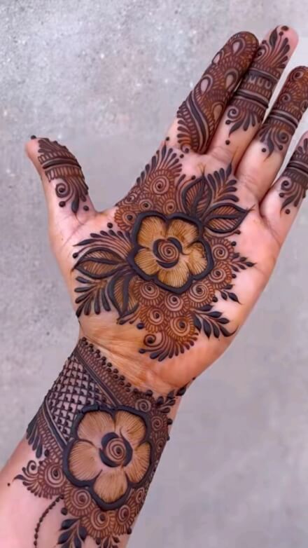 Easy Flower Front Hand Mehndi Design