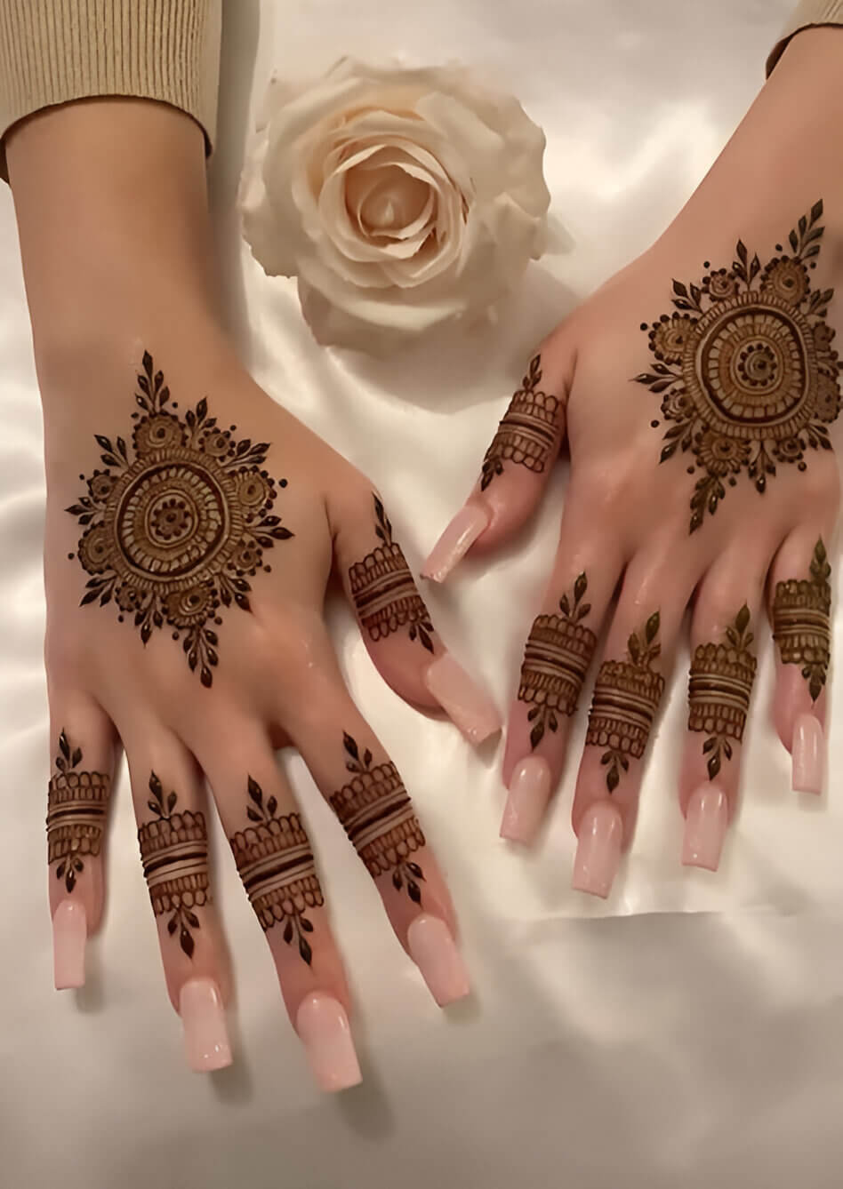 Mandala-Inspired Finger Designs 5