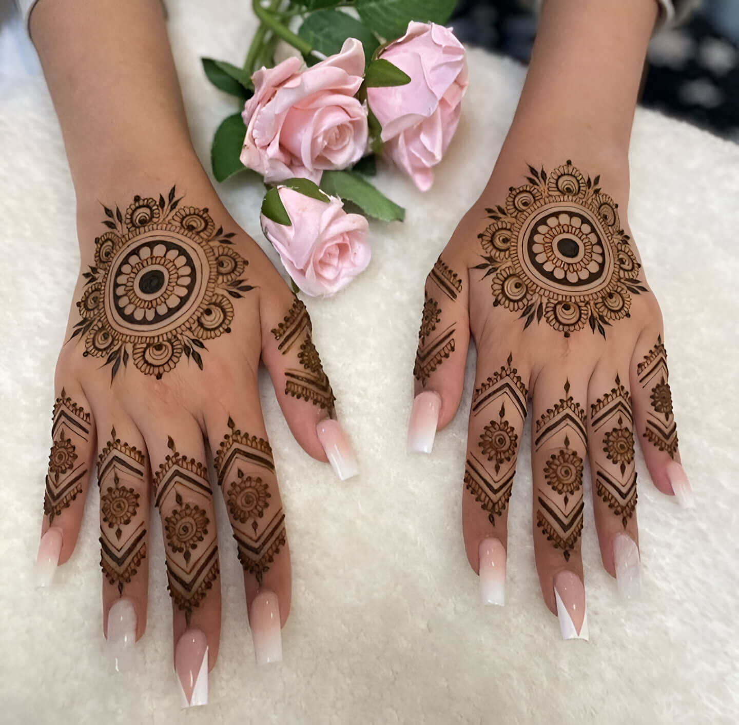 Mandala-Inspired Finger Designs 9