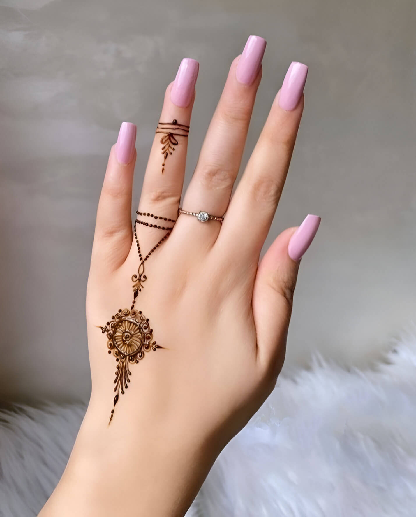 Minimalist fingers mehndi Designs 7