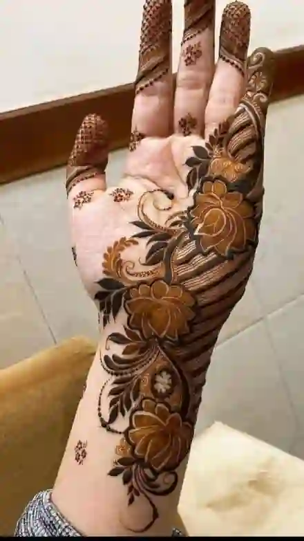 Easy Simple Unique Front Hand Mehndi Design