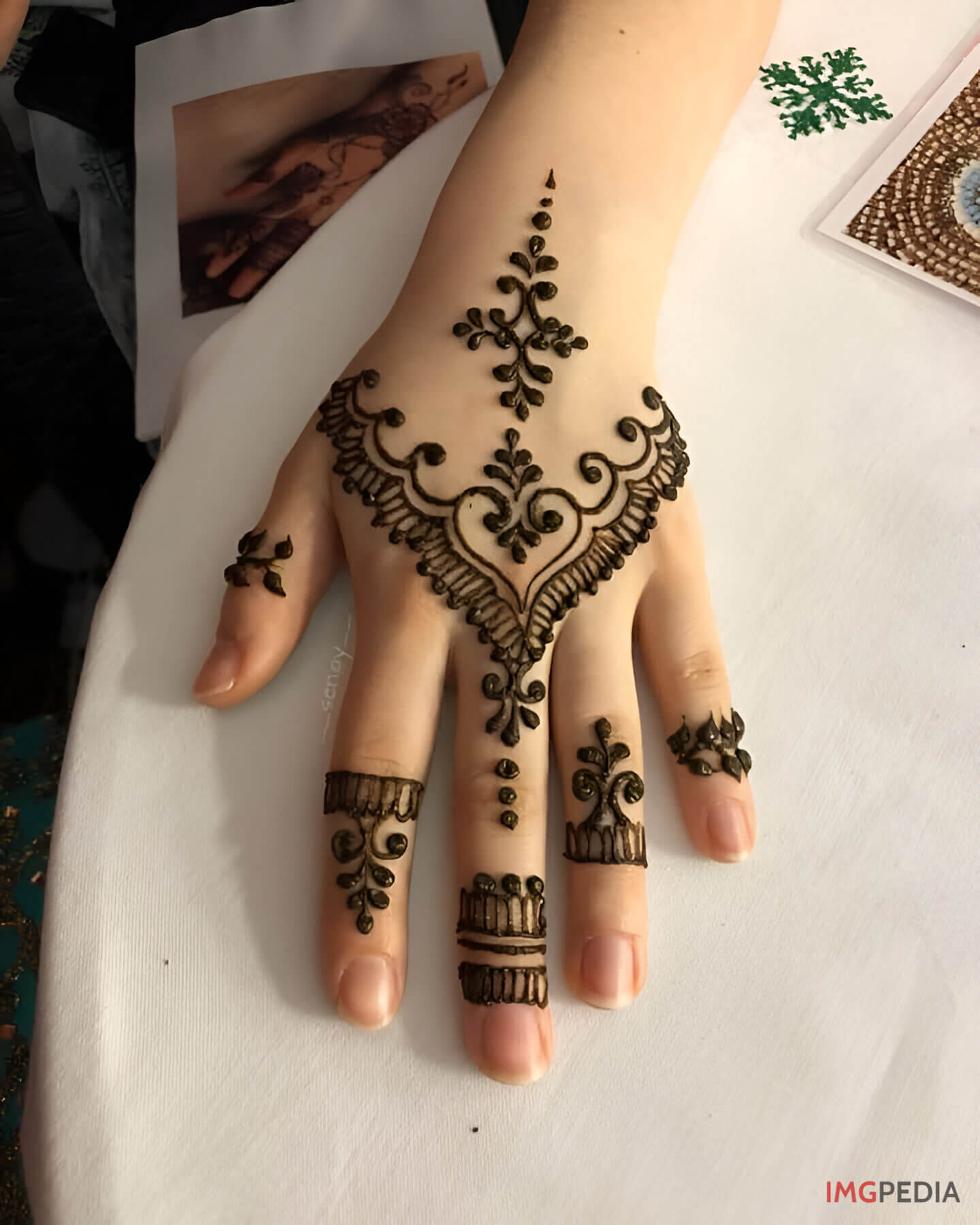 Simple Geometric Shapes mehandi design 2