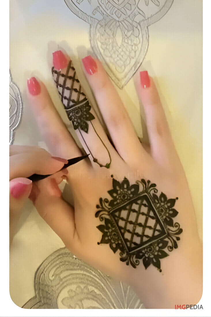 Simple Geometric Shapes mehandi design 4