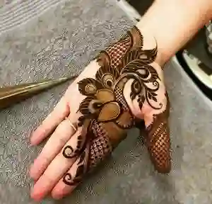 Stylish Front Hand Mehndi Designs For Girls