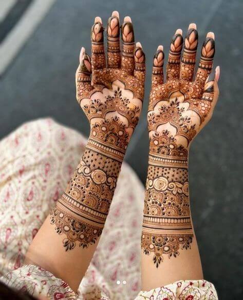 Front Hand Latest Mehndi Design For Karwa Chauth