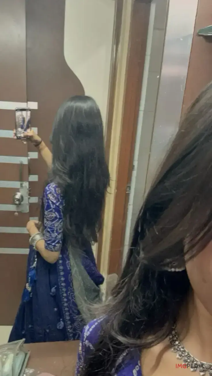 Poses Girl Mirror Selfie In Lehenga