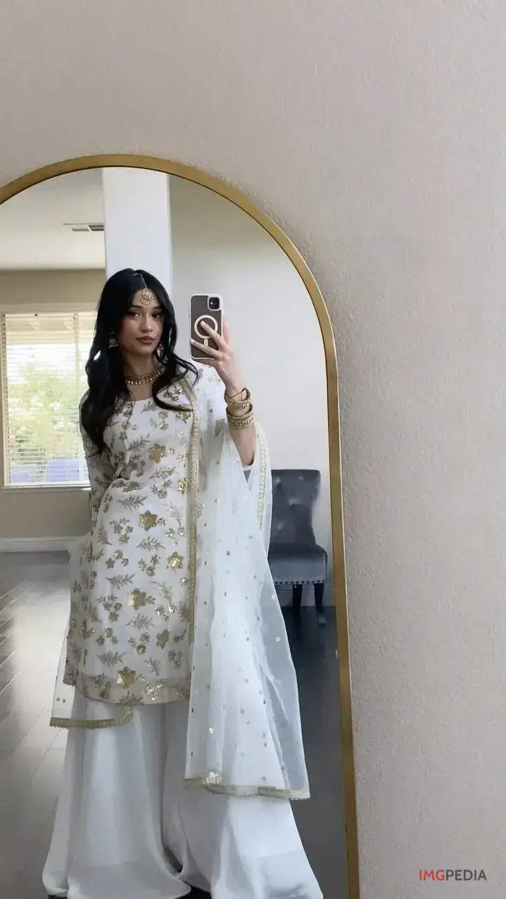 Saree Girl Mirror Selfie In Lehenga