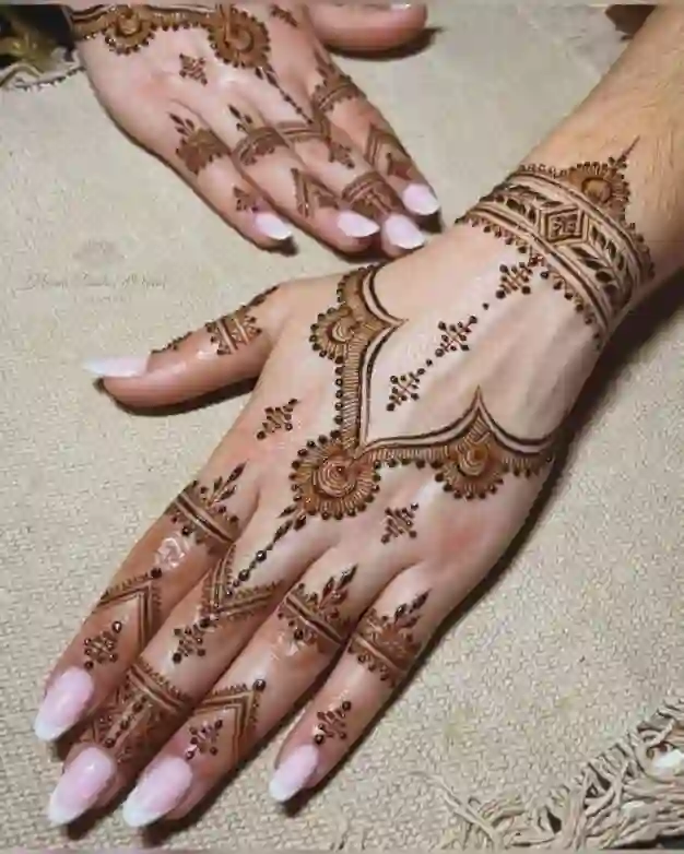 Stylish Simple Back Hand Mehndi Design