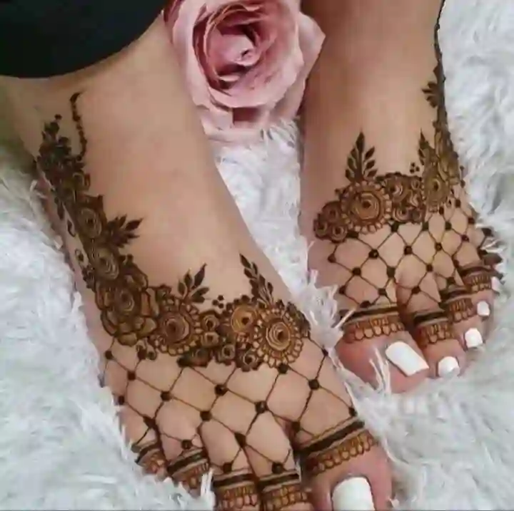 Simple Foot Mehndi Design