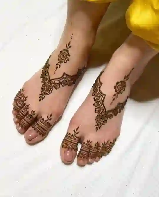 Modern Simple Foot Mehndi Design