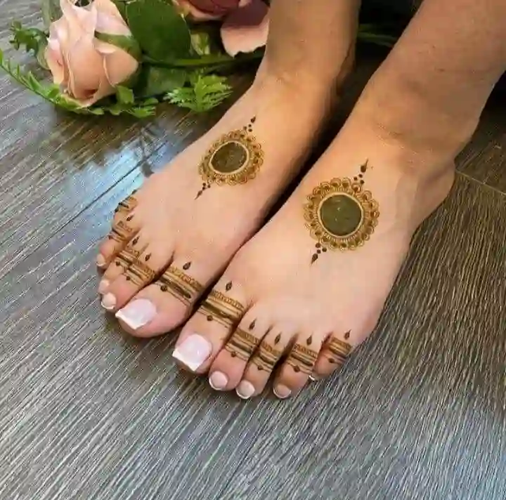 Simple Foot Mehndi Design Photos